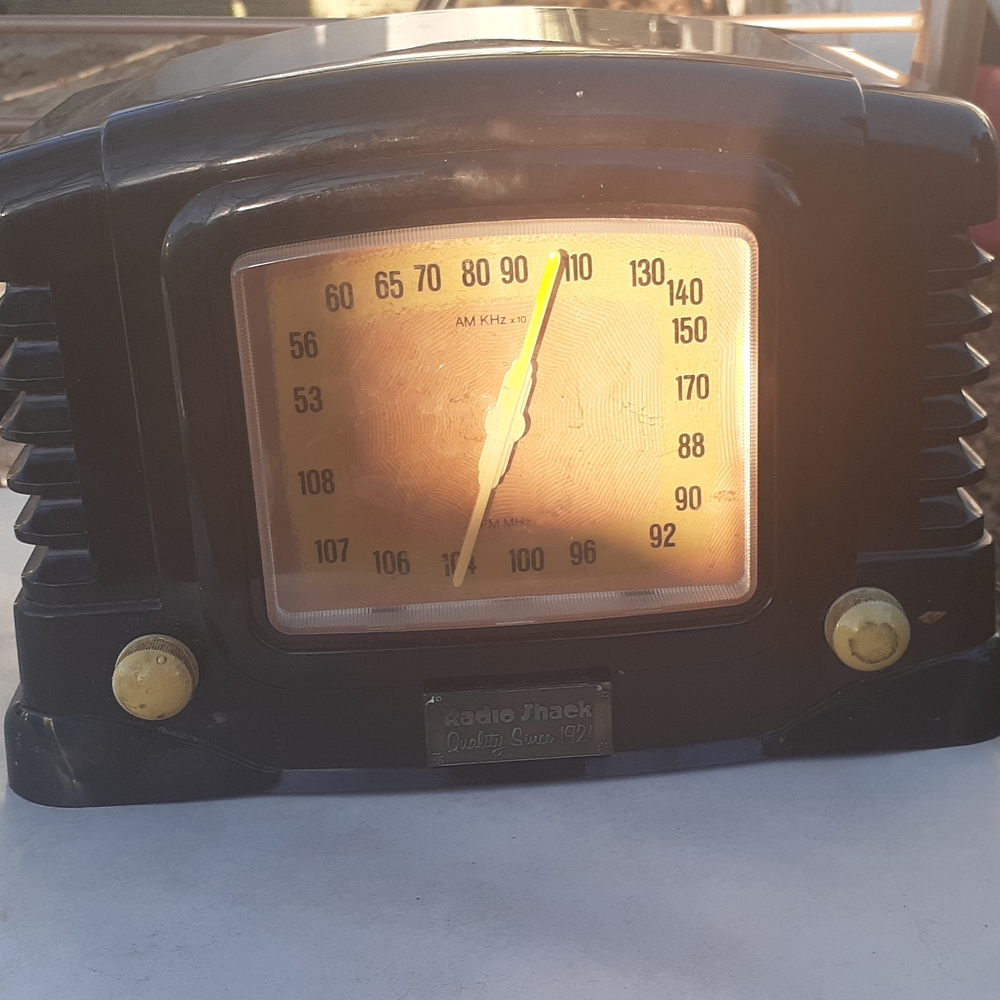 I am selling a am/fm cassette player and clock by radio shack